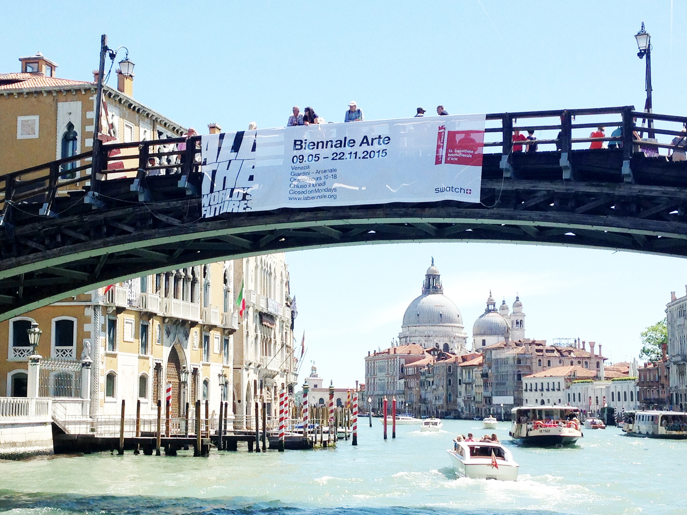 ... even the larger ones... (Here at Academia bridge)